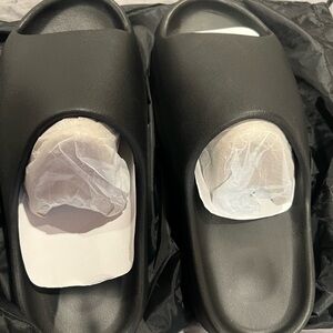 Yeezy Slide Black